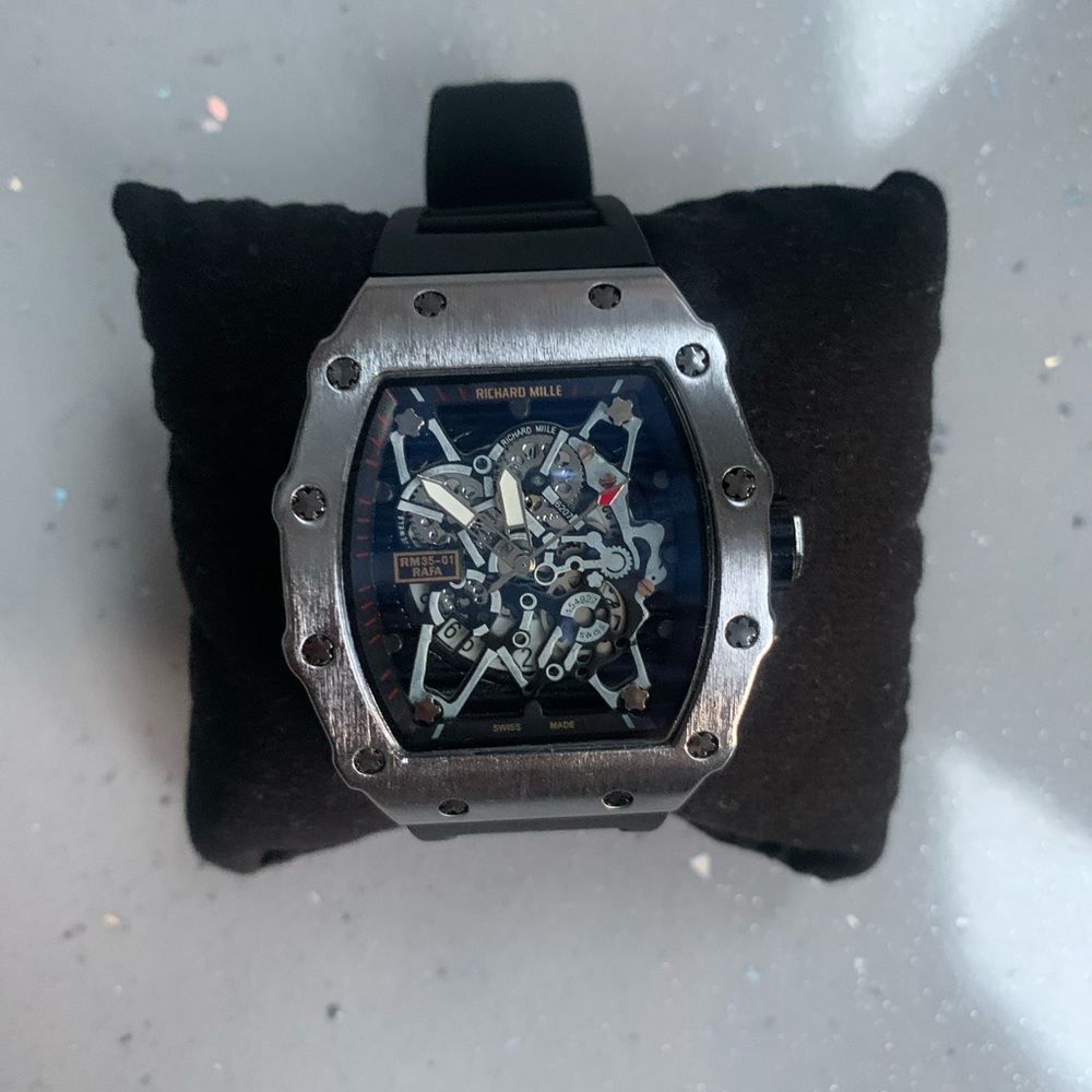 Rubber Watch Stainless Steel Build